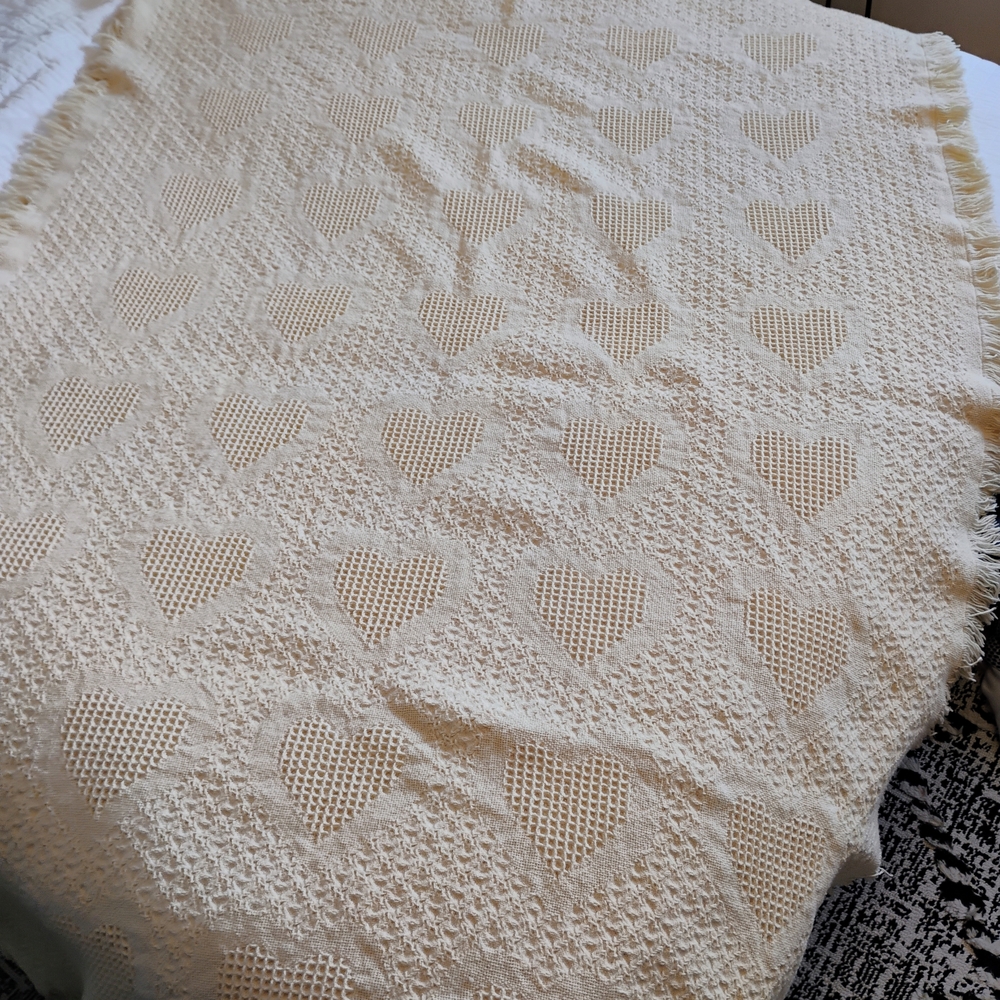 Beige, Tan 90s Vintage Heart Patterned Throw Blanket Primitive Beige